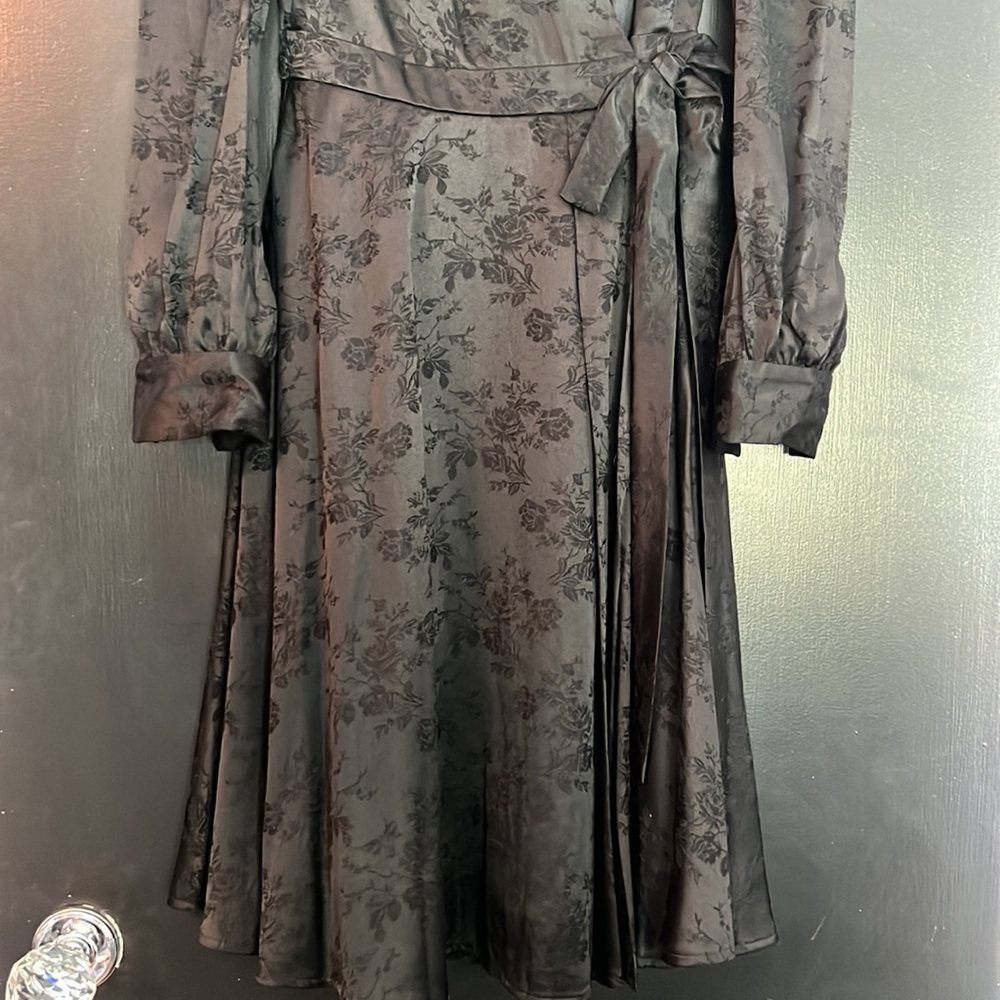 Gal meets glam black flower wrap dress size 0 - Picture 5 of 7